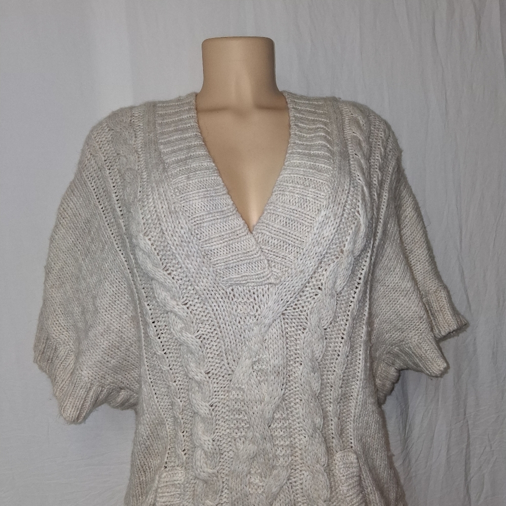 American Eagle Outfitters V-Neck Cable Knit Sweater - Gray Size L - Picture 8 of 16